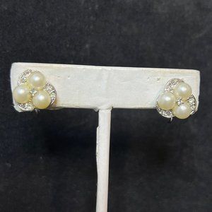 Vintage Richelieu Faux Pearl And Clear Rhinestone Clip On Earrings (3772)